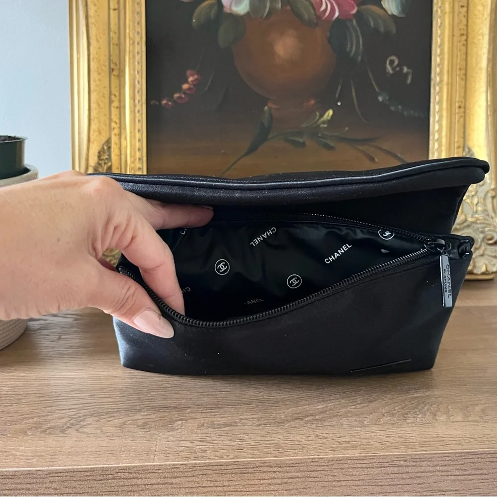 CHANEL Black Satin cosmetic parfume pouch
